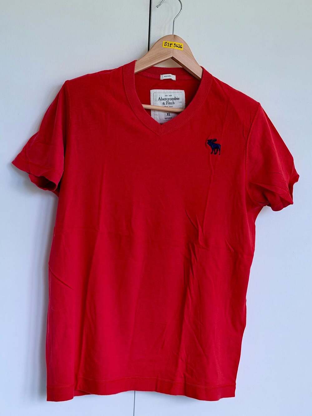 Abercrombie & Fitch Muscle Fit V-Neck T-Shirt Red XL